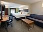 Verblijf 5625103 • Vakantie appartement New England • Holiday Inn Express & Suites Bradley Airport, an IHG Hotel  • 2 van 26