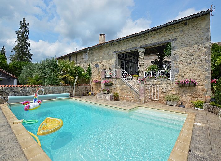 Verblijf 05721103 • Vakantiewoning Poitou-Charentes • Maison fabuleuse avec piscine 