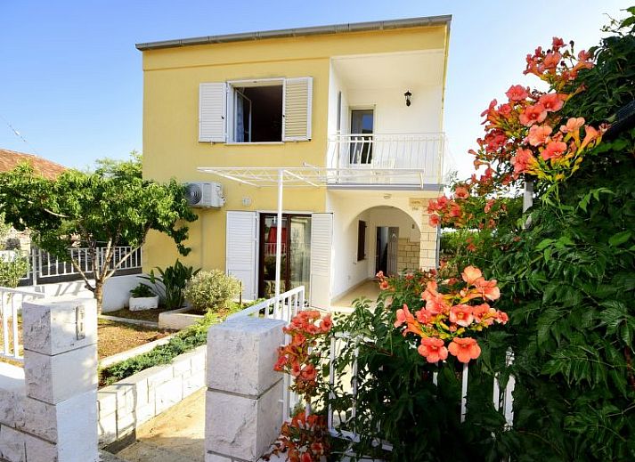 Guest house 10320001 • Holiday property Dalmatia • Vakantiehuis Lolita 