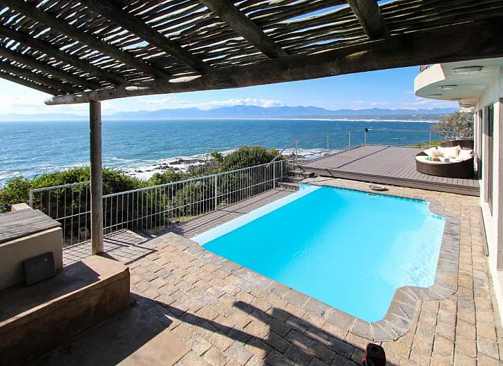 Verblijf 12027228 • Vakantiewoning West-Kaap • Whale Huys Luxury Oceanfront Eco Villa 