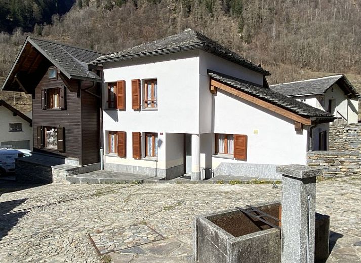 Verblijf 18215003 • Appartement Graubunder / Grisons • Appartement Della Posta Cervo Giardino 