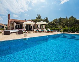 Guest house 10313601 • Holiday property Dalmatia • Vakantiehuis Villa Mutnik 