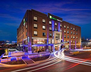 Verblijf 1725739 • Vakantie appartement Grote Vlakten • Holiday Inn Express & Suites Oklahoma City Downtown - Brickt 