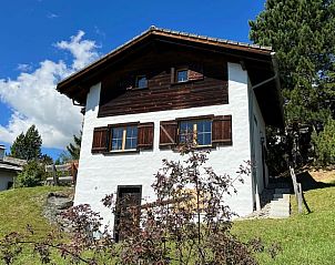 Verblijf 1826202 • Vakantiewoning Graubunder / Grisons • Huisje in Urmein 