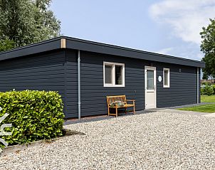 Verblijf 2617301 • Vakantiewoning Het Friese platteland • Vakantiehuis voor 4 pers. inclusief boot, aan de rivier de 